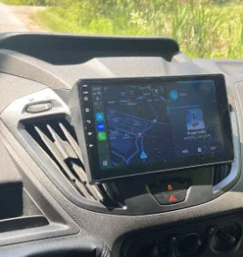 Navigation GPS sur l'écran tactile CarPlay de la Ford Transit