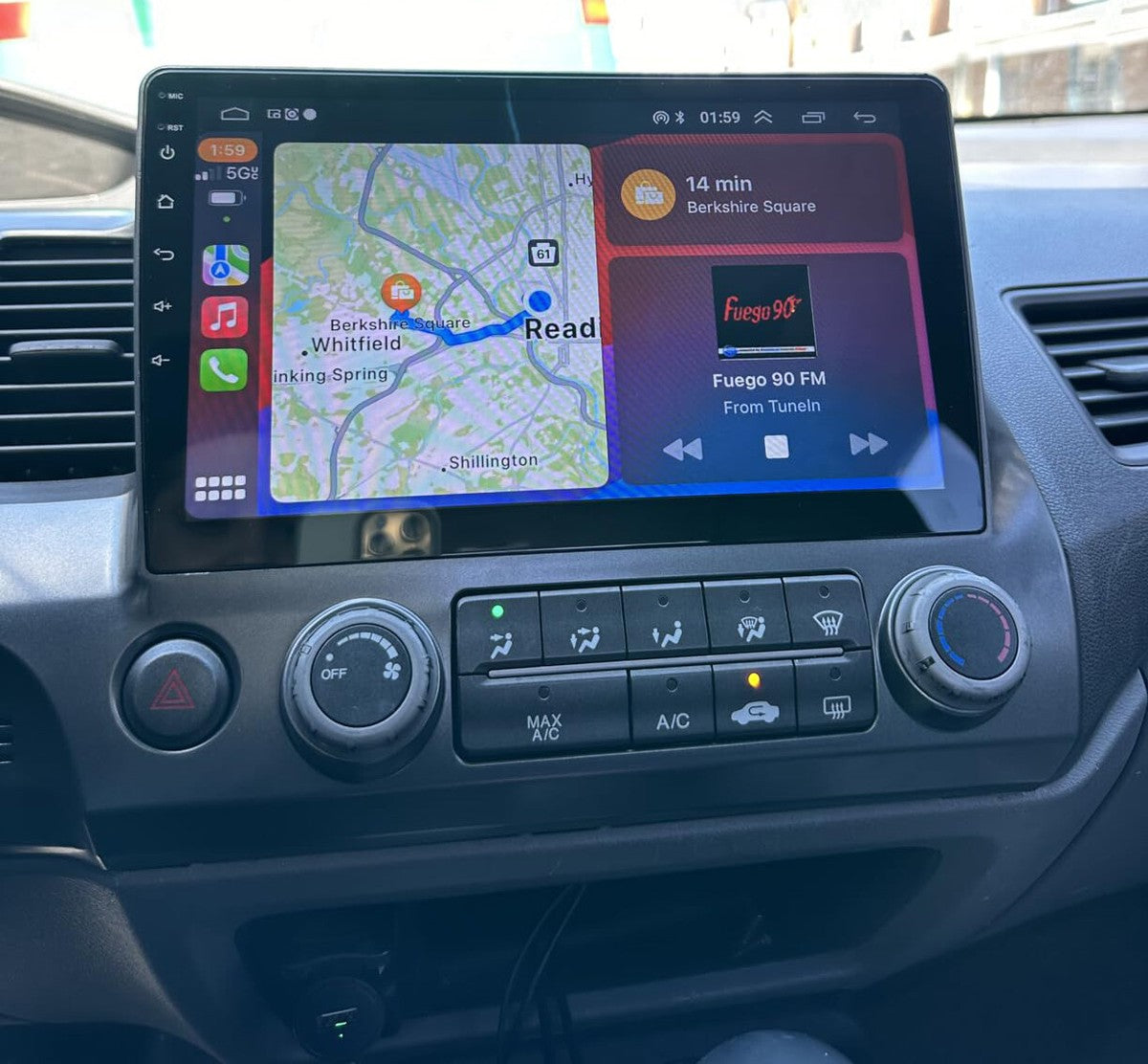 Navigation GPS sur l'écran tactile CarPlay de la Honda Civic