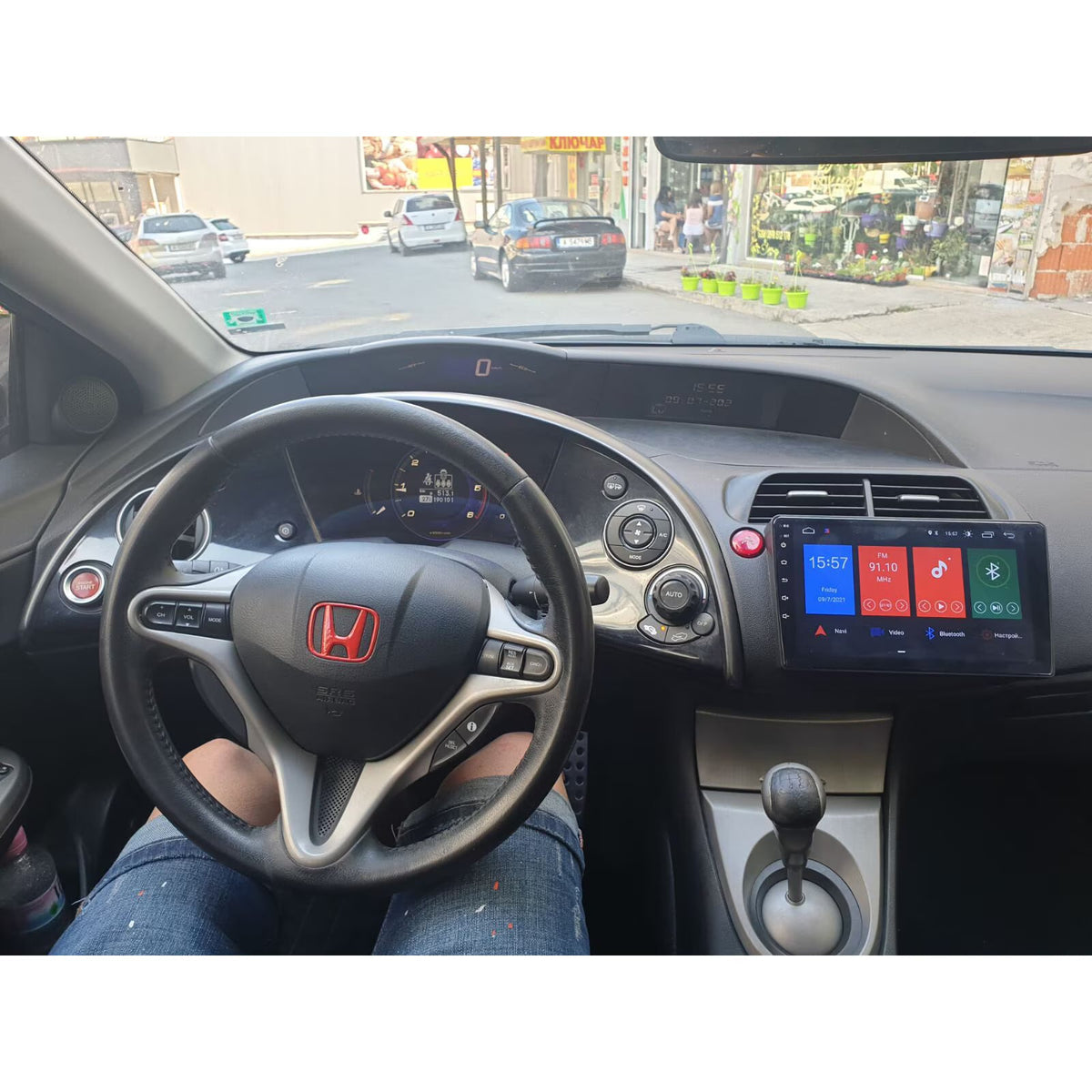 Navigation GPS sur l'écran tactile CarPlay de la Honda Civic