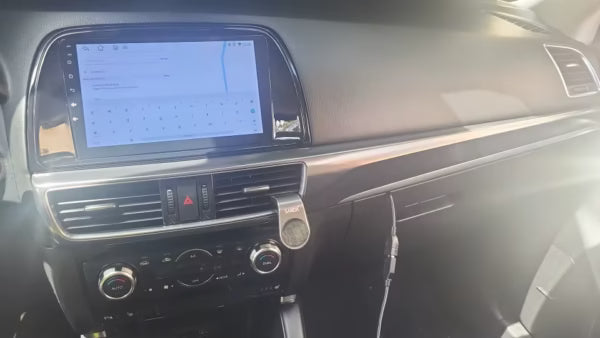 Navigation GPS sur l'écran tactile CarPlay de la Mazda CX-5
