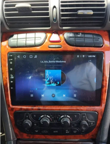 Navigation GPS sur l'écran tactile CarPlay de la Mercedes Classe C / CLK