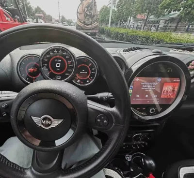 Navigation GPS sur l'écran tactile CarPlay de la Mini Cooper Countryman