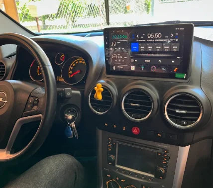 Navigation GPS sur l'écran tactile CarPlay de la Opel Antara