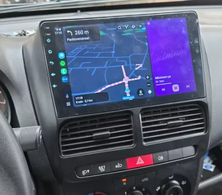 Navigation GPS sur l'écran tactile CarPlay de la Opel Combo