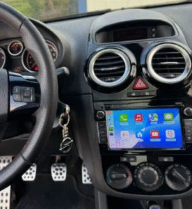 Navigation GPS sur l'écran tactile CarPlay de la Opel Corsa D