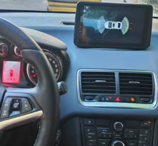 Navigation GPS sur l'écran tactile CarPlay de la Opel Meriva B