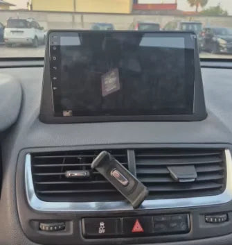 Navigation GPS sur l'écran tactile CarPlay de la Opel Mokka