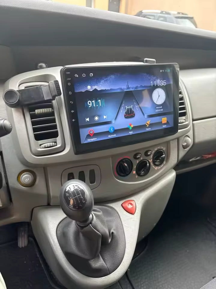 Navigation GPS sur l'écran tactile CarPlay de la Opel Vivaro
