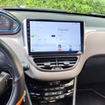 Navigation GPS sur l'écran tactile CarPlay de la Peugeot 2008