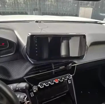 Navigation GPS sur l'écran tactile CarPlay de la Peugeot 2008 II