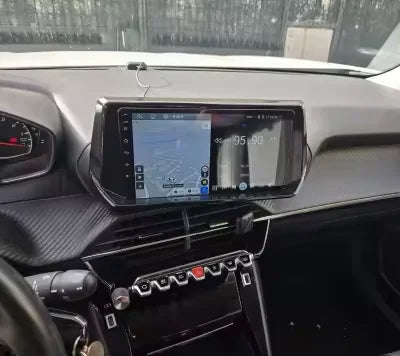 Navigation GPS sur l'écran tactile CarPlay de la Peugeot 208 II
