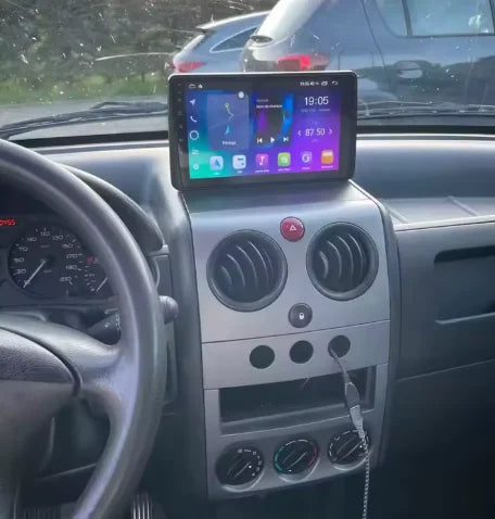 Navigation GPS sur l'écran tactile CarPlay de la Peugeot Expert
