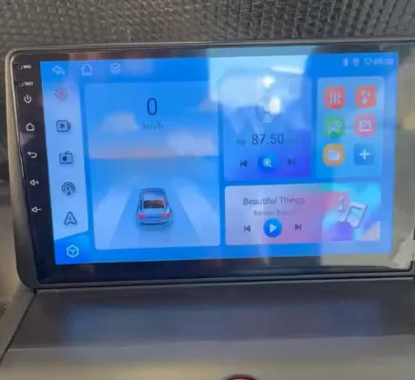 Navigation GPS sur l'écran tactile CarPlay de la Peugeot Partner