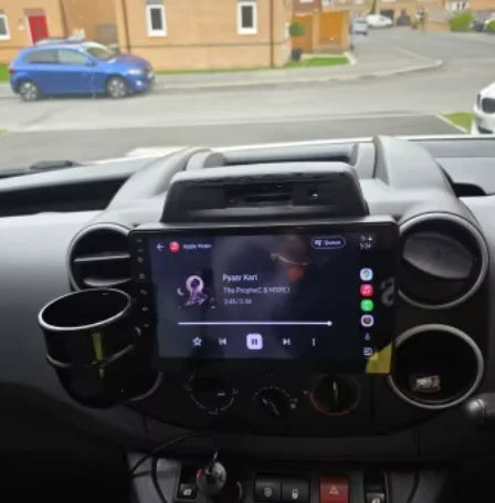 Navigation GPS sur l'écran tactile CarPlay de la Peugeot Partner