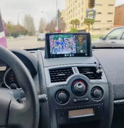Navigation GPS sur l'écran tactile CarPlay de la Renault Mégane 2