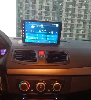 Navigation GPS sur l'écran tactile CarPlay de la Renault Mégane 3