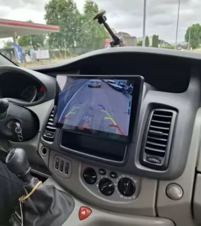 Navigation GPS sur l'écran tactile CarPlay de la Renault Trafic 2