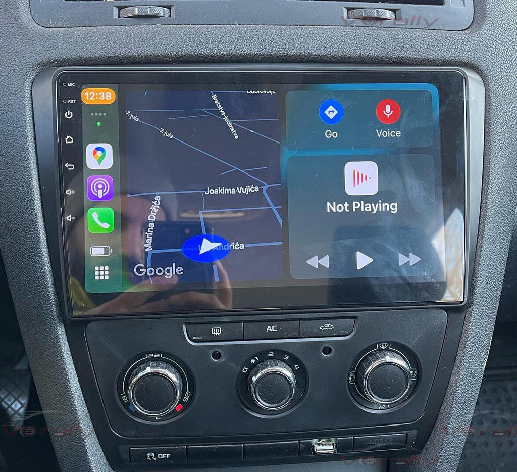 Navigation GPS sur l'écran tactile CarPlay de la Skoda Octavia