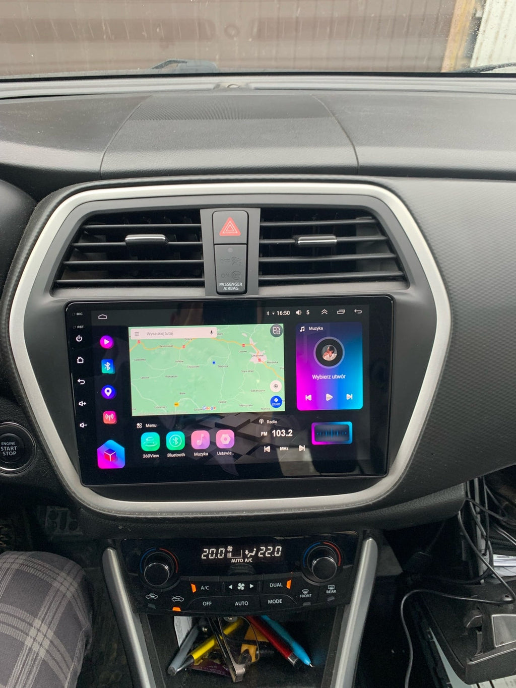 Navigation GPS sur l'écran tactile CarPlay de la Suzuki SX4 S-Cross