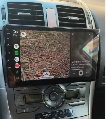 Navigation GPS sur l'écran tactile CarPlay de la Toyota Auris
