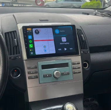Navigation GPS sur l'écran tactile CarPlay de la Toyota Corolla
