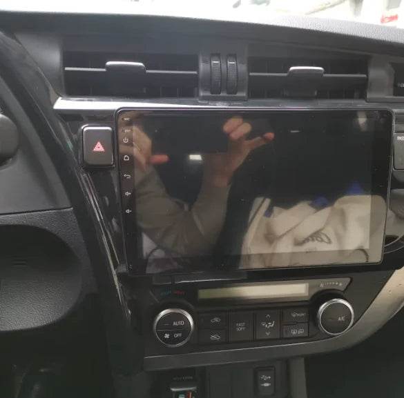 Navigation GPS sur l'écran tactile CarPlay de la Toyota Corolla