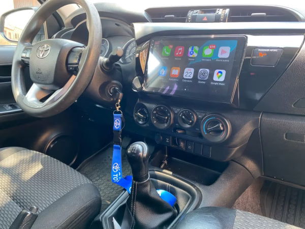Navigation GPS sur l'écran tactile CarPlay de la Toyota Hilux