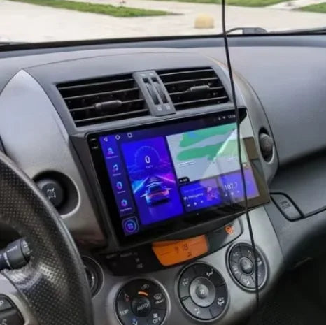 Navigation GPS sur l'écran tactile CarPlay de la Toyota RAV4