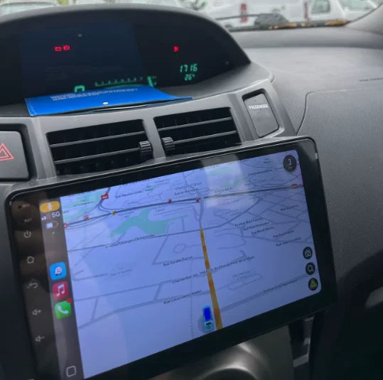 Navigation GPS sur l'écran tactile CarPlay de la Toyota Yaris