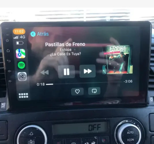 Navigation GPS sur l'écran tactile CarPlay de la Volkswagen Multivan