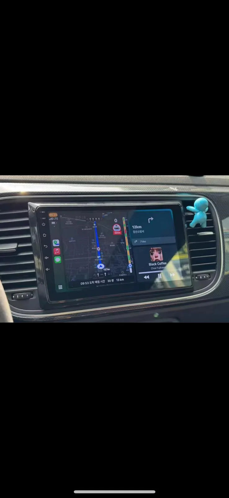 Navigation GPS sur l'écran tactile CarPlay de la Volkswagen New Beetle