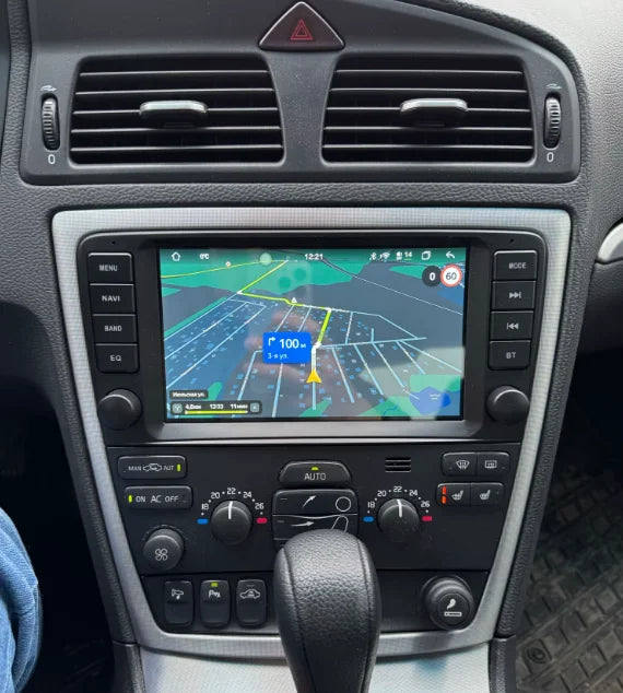 Navigation GPS sur l'écran tactile CarPlay de la Volvo V40